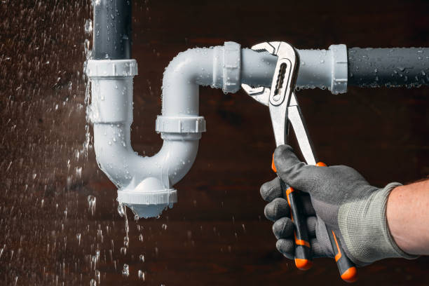 Professional Leak Detection technician working in Victoria, MS